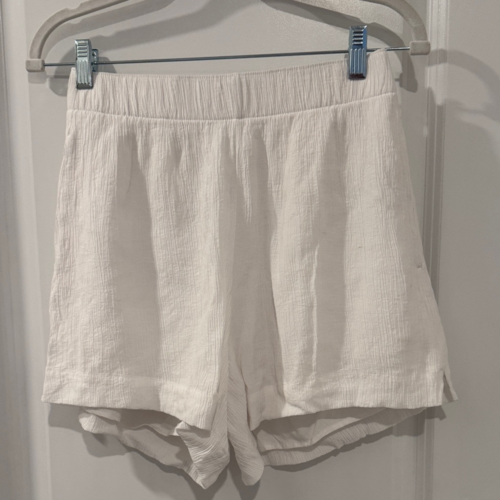 A&F White Crinkle Texture Shorts Small